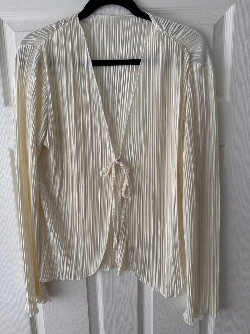 Women's Cream Pleated Tie-Front Blouse